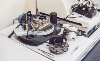 Hierarchical Super-Switching in Ferroelectric Nanodomains