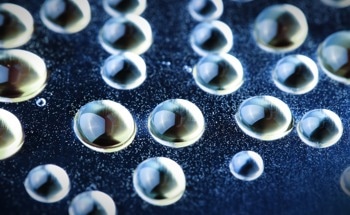 Gold and Titanium Dioxide Nanoparticles Tackle Hypoxic Tumour Resistance