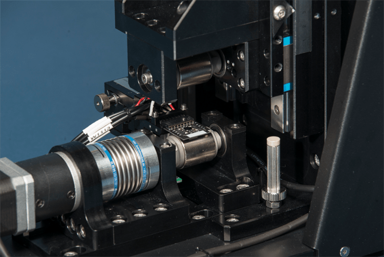 PDL-1000 setup and sample holder.